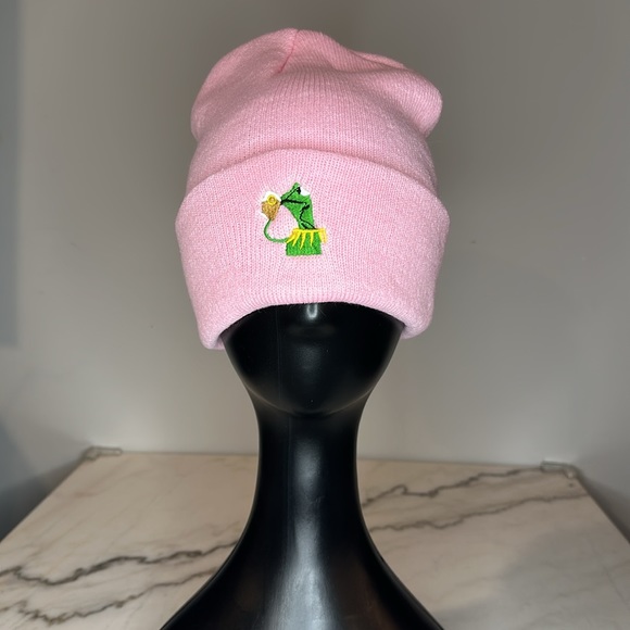 Kermit Meme Beanie 🐸 🩷☕️ - Picture 3 of 4